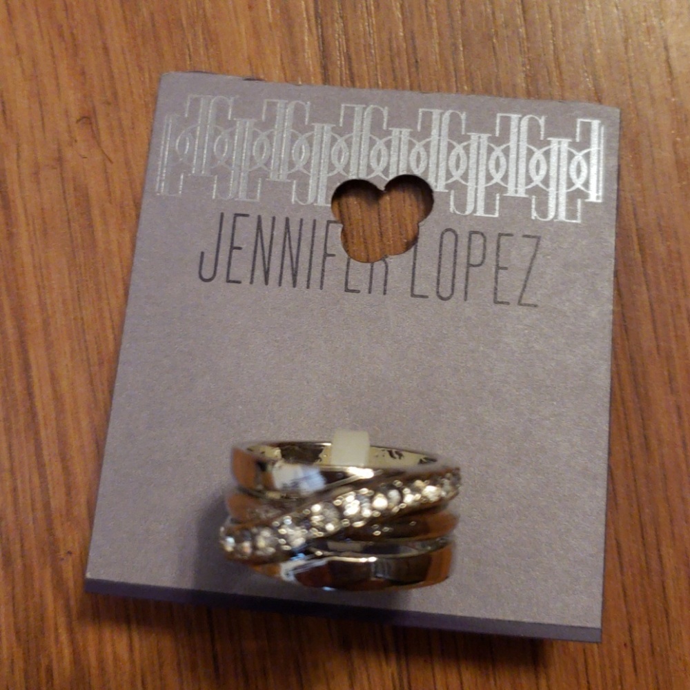 Jennifer Lopez ring